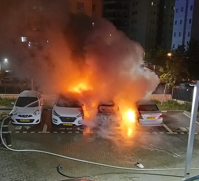הרכב שעלה באש הלילה | צילום: מערכת "אשקלונים"