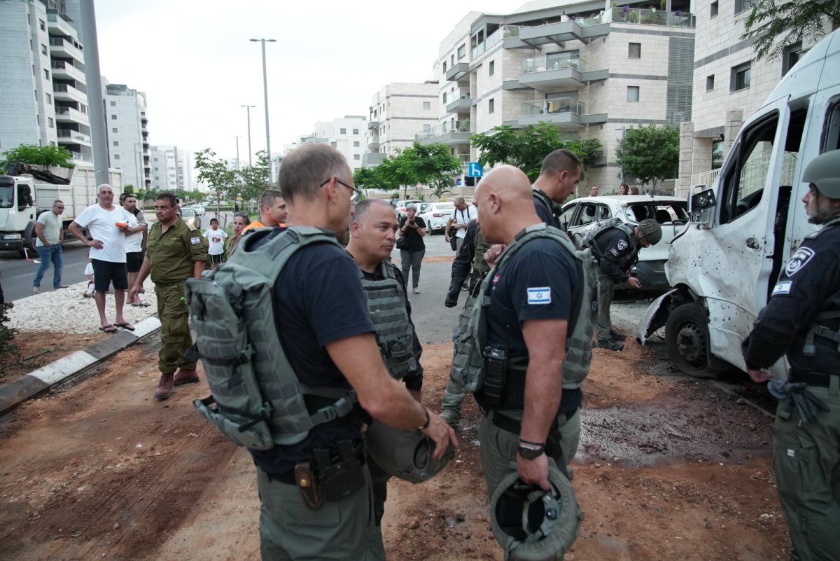 נפילת רקטה באשקלון | צילום: חטיבת דוברות המשטרה