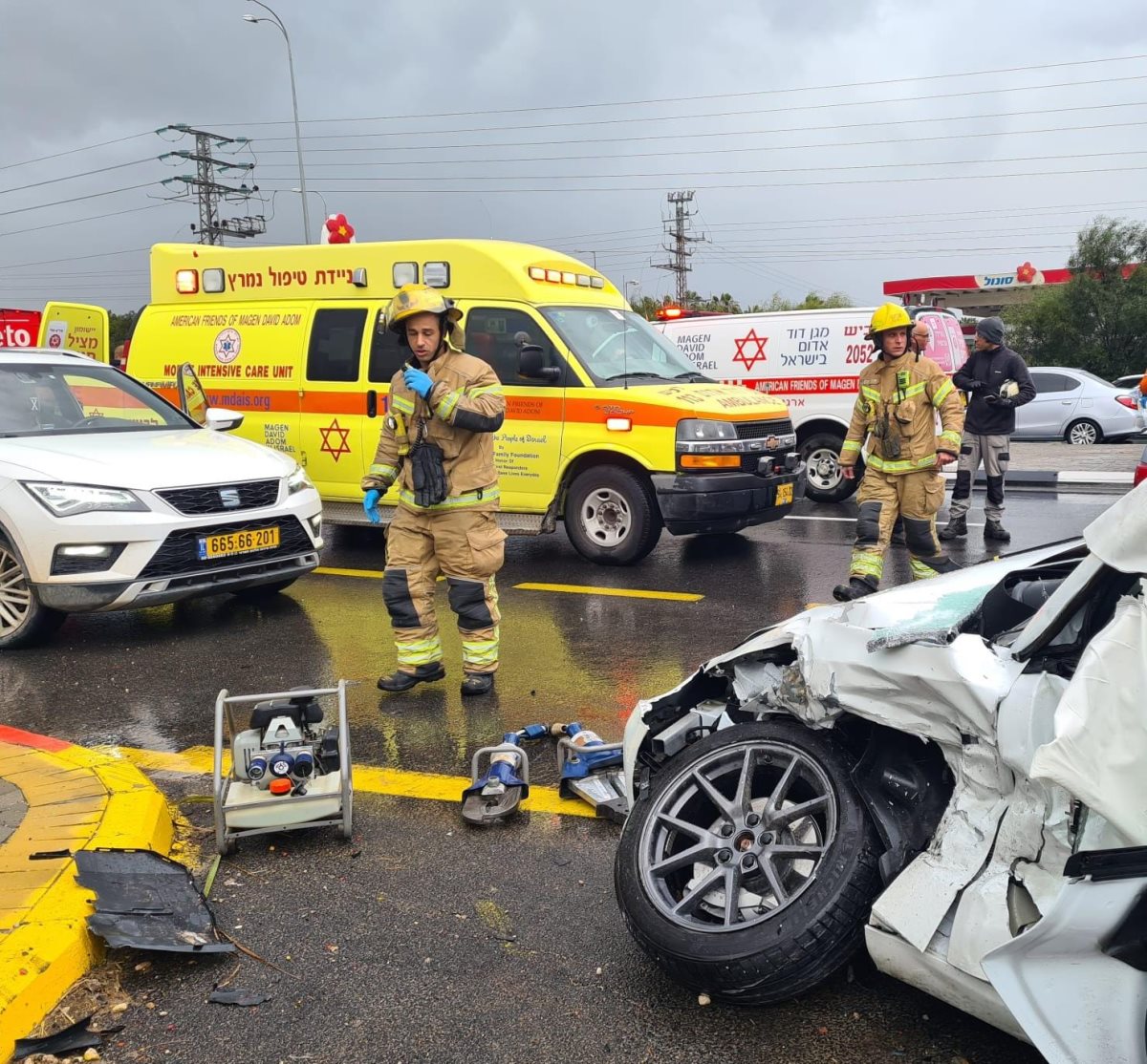 כוחות ההצלה בזירת התאונה|צילום: דוברות מד"א