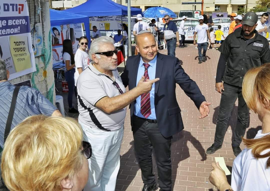 איתמר שמעוני ביום הבחירות באשקלון