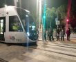 'השומרים' מזהירים: "צילמנו את הילדים שמבצעים תעלולים על מסילות הרכבת הקלה"