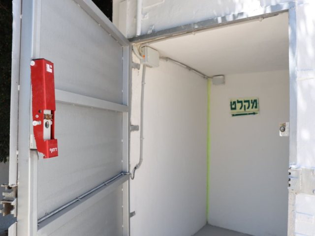 מצלמה במקלט ציבורי באשקלון|צילום: אלדד עובדיה