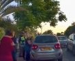 צפו: בת שנתיים ננעלה ברכבה לעיני סבתה, וחולצה בשלום ע"י ידידים