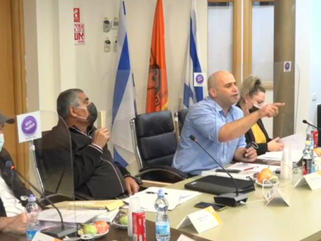 איתי סהר במועצת העיר אמש | צילום: אתר אשקלונים