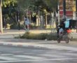 תיעוד מטריד בבאר שבע: שליחים נוסעים על מדרכה, עוברים באדום ומסכנים הולכי רגל