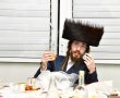 צפו: ה'טיש' הראשון של האדמו"ר הצעיר מאשדוד