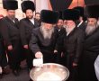 היסטוריה: 85 שנה אחרי שהושבתה - בן הרבי מגור חידש את אפיית המצות במאפיה בגור