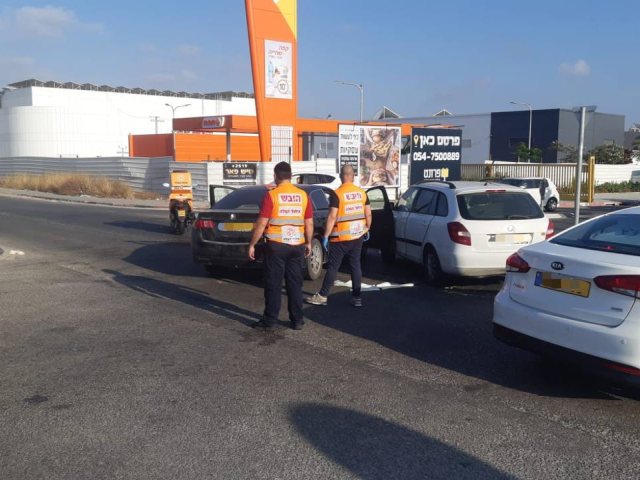 תאונה בצומת מתחם גלובוס סנטר אשקלון | צילום: דוברות 'איחוד הצלה'