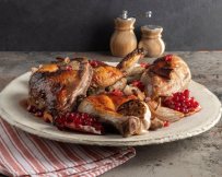 עוף ברוטב רימונים של "פרימור" לפסח (צילום: הדס ניצן).