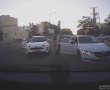 תיעוד דרמטי מבאר שבע: ניסו להימלט, ניגחו ניידת ונעצרו תחת אש עם אקדח ברכב