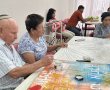 סדנת יצירה בבני שמעון: ותיקי המועצה קוראים להשבת החטופים