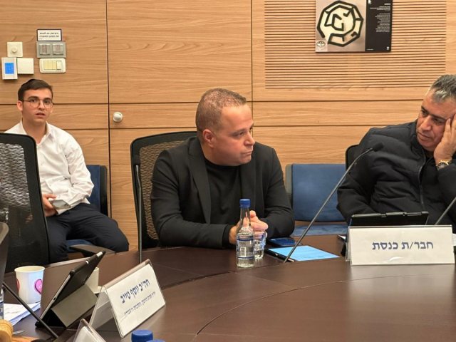 תומר גלאם בכנסת | צילום: דוברות העירייה