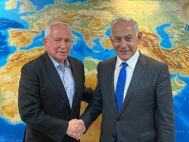 דיכטר ונתניהו|צילום:מתוך דף הפייסבוק של אבי דיכטר