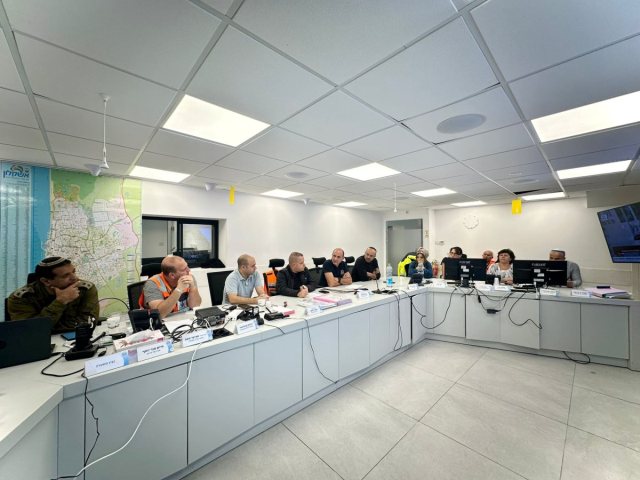 הערכת המצב הבוקר באשקלון | צילום: דוברות עיריית אשקלון 