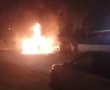 לילה בוער בעיר: שני פצועים בשריפה בשכונת סיגליות; רכבים הוצתו בשכונה ה'
