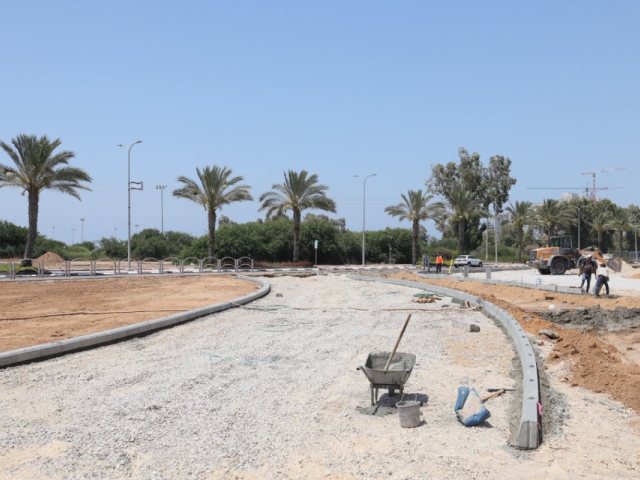 העבודות להקמת הפיאצה. צילום: אלדד עובדיה 