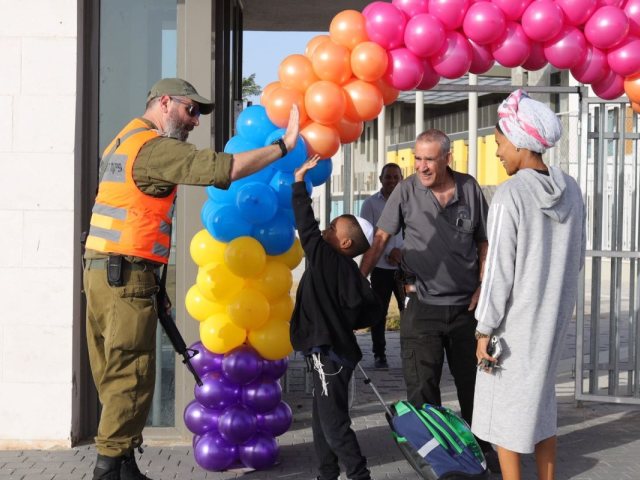 חוזרים ללימודים בצל הלחימה | צילום: אלדד עובדיה