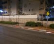 כמעט אסון בלב רובע ז': הרכב טס ו'נגע' בצעירה שחצתה את הכביש 