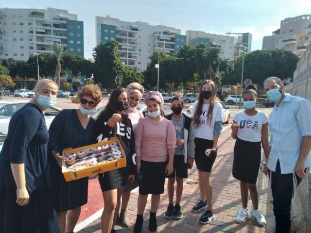צוות אמי"ת ב' | צילום: באדיבות בית הספר