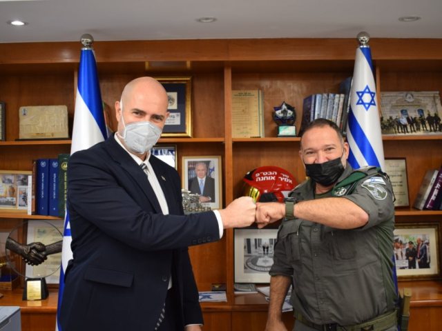 ניצב יעקב שבתאי והשר אמיר אוחנה | צילום: תקשורת שר הבט"פ 