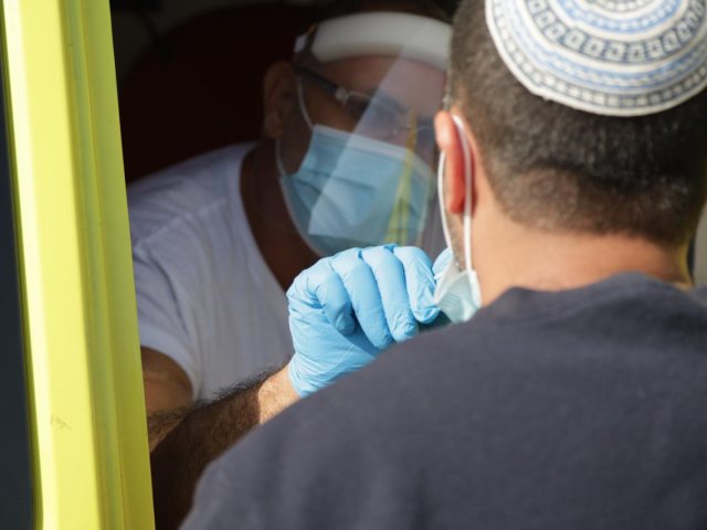 בדיקת קורונה באשקלון | צילום: אלדד עובדיה