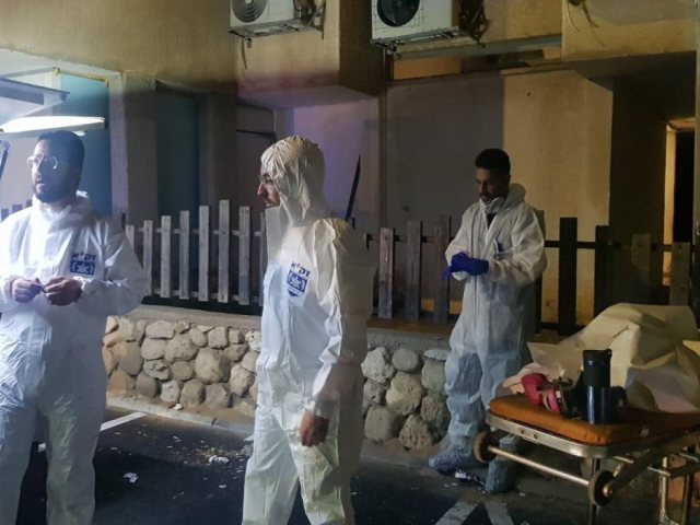 צוותי זק"א בדירה באשקלון | צילום: דוברות זק"א