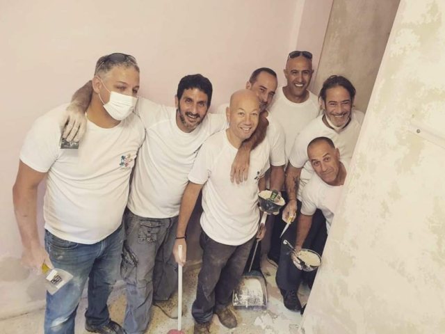 צחי הלוי עם חבריו באשקלון | צילום: פרטי