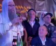 ההדלקה הגדולה ביותר: בחצרו של הרי"ף פינטו