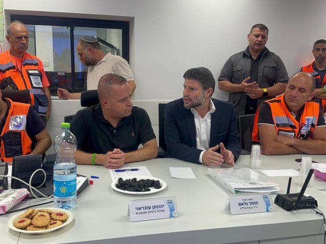 שר האוצר בצלאל סמוטריץ' וראש העירייה תומר גלאם בחמ"ל העירוני