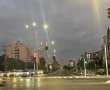 הילדים חוצים את הכביש המסוכן - ולא במעבר החציה (וידאו)