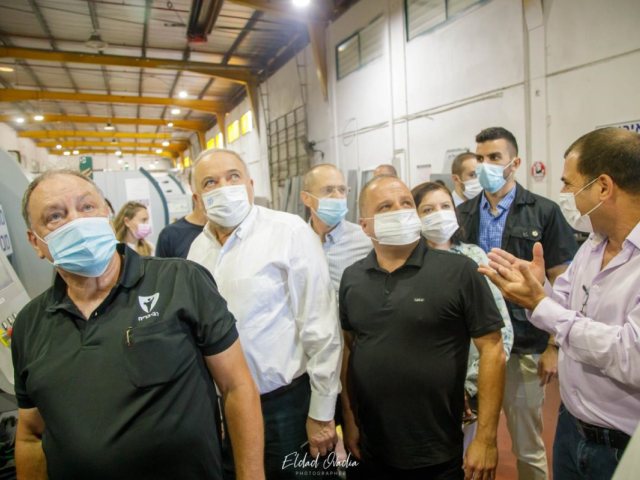 מתוך הסיור במפעל 'רב בריח' | צילום: אלדד עובדיה
