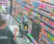 תושייה יוצאת דופן: מוכר קיוסק בבאר שבע מנע שוד אלים בגופו (צפו בתיעוד)