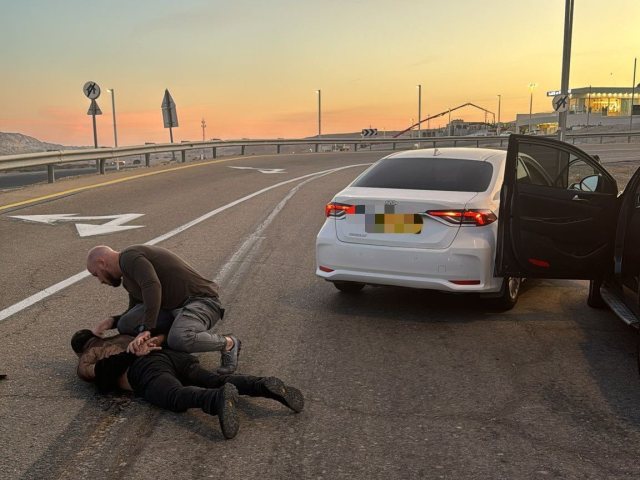 תמונה ממעצר החשוד; קרדיט: דוברות המשטרה.