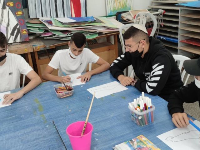 באדיבות בית הספר 