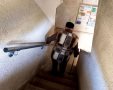 ניצול השואה יוצא מביתו | צילום: דוברות עיריית אשקלון