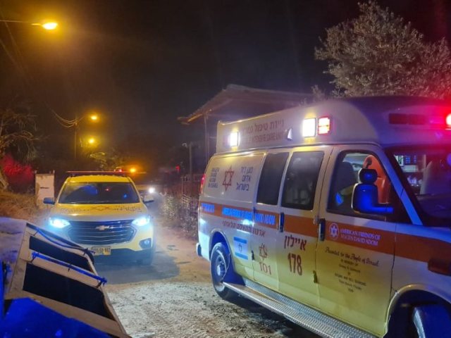 מד"א מפנים פצועים | צילום ארכיון: דוברות מבצעית מד"א