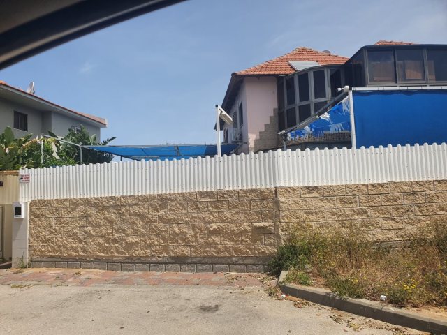 גן דיסני, השלט כבר הוסר | צילום: מערכת אשקלונים