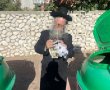 מרגש: כספי הצדקה נפלו לפח הטמון, הפקח חילץ