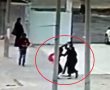 השוטרים נדהמו: נשים החלו להכות את הנערות באמצע ברחוב