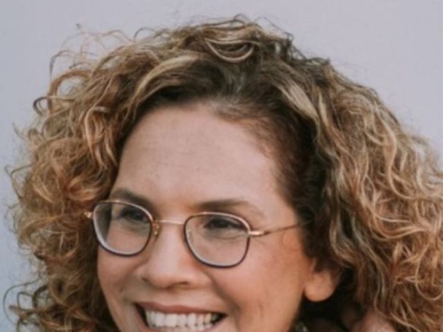 שרון אטלן | מנהלת בית הספר רונסון 