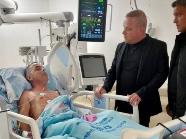 תומר גלאם וצביקה אלמקייס בביה"ח | צילום: דוברות עיריית אשקלון