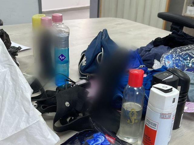 החומרים שנמצאו במחסן המתנ"ס | צילום: דוברות המשטרה